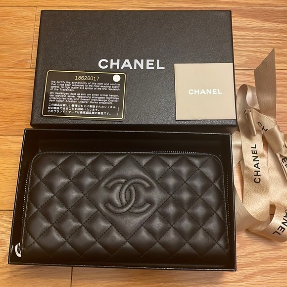 Authentic Chanel lambskin quilted long wallet zippy/passport- full set
